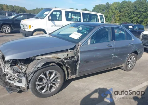 2016 Mercedes-Benz C 300 4Matic z USA, uszkodzony, nr VIN 55SWF4KBXGU127301